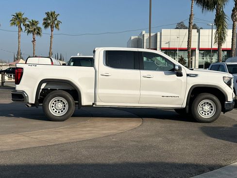 New 2026 GMC Sierra 1500 SLE AWD/4WD image 3