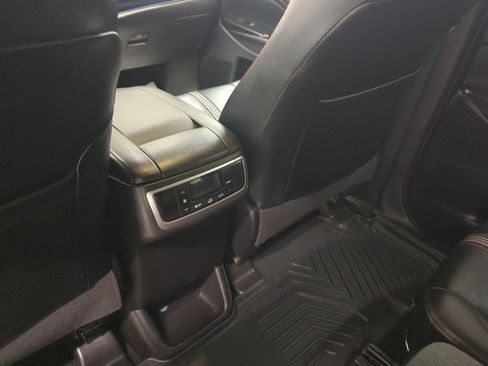 Used 2019 Toyota Highlander AWD V6 image 9