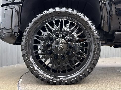 Used 2026 GMC Sierra 3500 Denali Ultimate w/ LPO, Black Badging Package AWD/4WD image 9