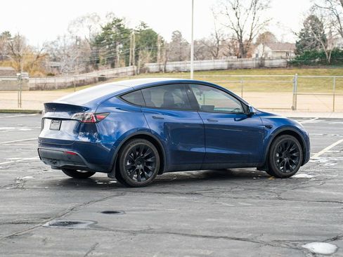 Used 2023 Tesla Model Y Long Range image 5