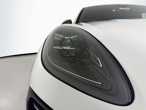 New 2026 Porsche Macan Turbo image 31