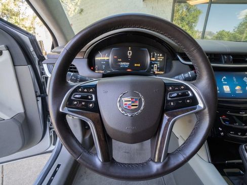 Used 2014 Cadillac XTS Platinum FWD image 13