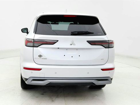 Used 2025 Mitsubishi Outlander SE AWD/4WD image 4