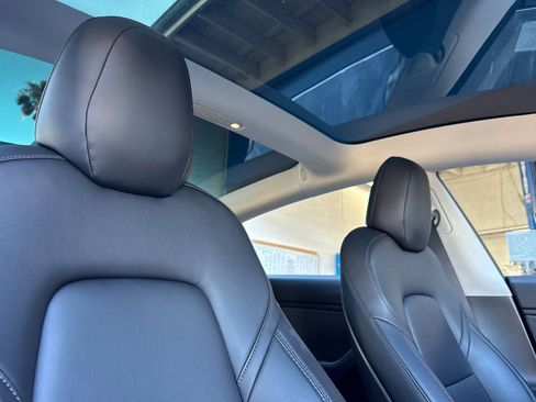 Used 2018 Tesla Model 3 Long Range RWD image 16