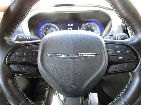 Used 2020 Chrysler Pacifica Touring-L Plus w/ S Appearance Package FWD image 25