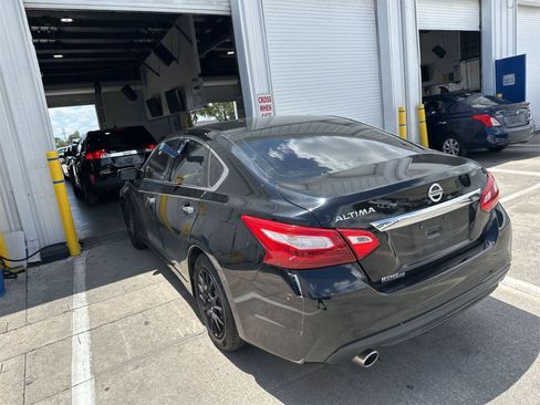Used 2017 Nissan Altima 2.5 S FWD image 5