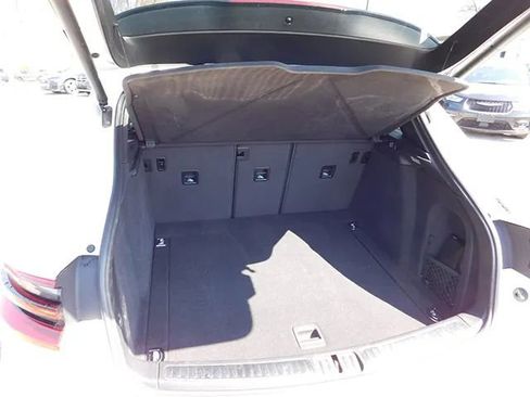 Used 2018 Porsche Macan w/ Driver Memory Package image 7