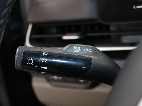 Used 2025 Kia Carnival FWD image 23