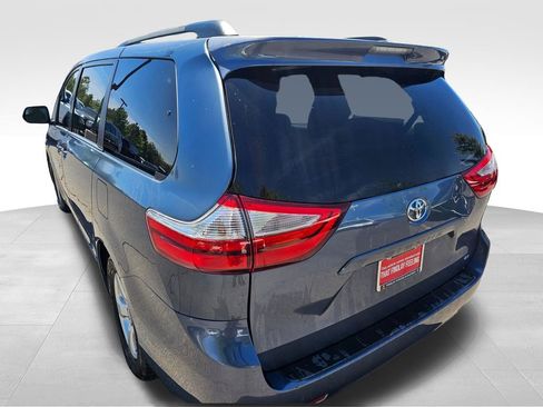 Used 2015 Toyota Sienna LE FWD image 8