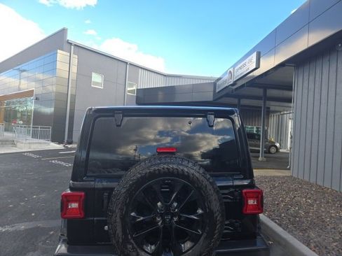 Used 2018 Jeep Wrangler Unlimited Sahara image 6