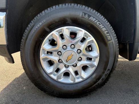Used 2025 Chevrolet Silverado 2500 LT AWD/4WD image 8