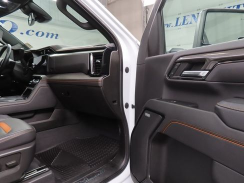 Used 2024 GMC Sierra 2500 AT4 w/ AT4 Preferred Package image 30