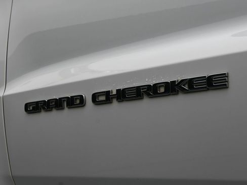 Used 2017 Jeep Grand Cherokee Summit w/ Trailer Tow Group IV image 12