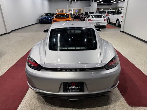 Used 2019 Porsche 718 Cayman RWD image 17