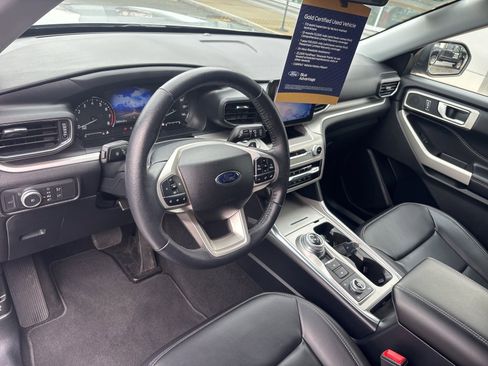 Used 2021 Ford Explorer XLT w/ Equipment Group 202A image 13