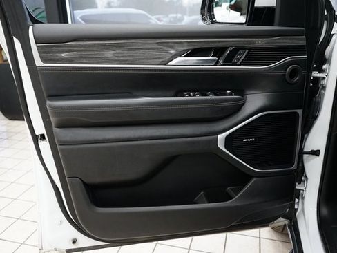 Used 2022 Jeep Wagoneer Series III w/ Flexible Seating Group image 26