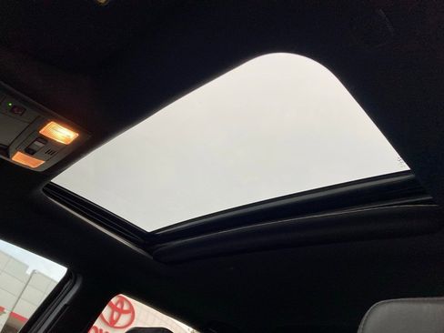 Used 2022 Toyota Tacoma Limited image 14