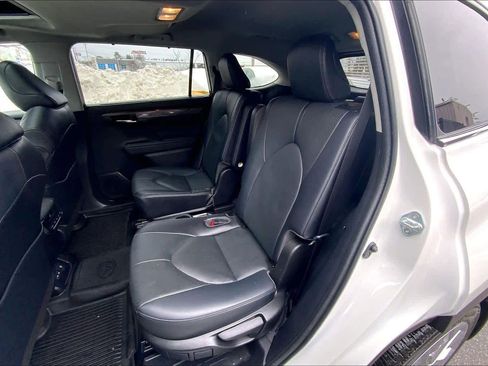 Used 2023 Toyota Highlander Limited AWD/4WD image 19