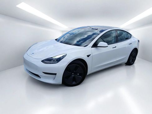 Used 2023 Tesla Model 3 Standard Range RWD image 2