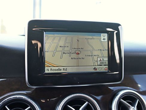 Used 2014 Mercedes-Benz CLA 250 4MATIC image 19