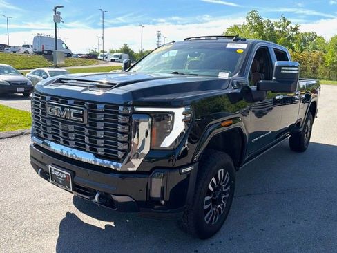 Used 2024 GMC Sierra 2500 Denali Ultimate w/ Max Trailering Package AWD/4WD image 3