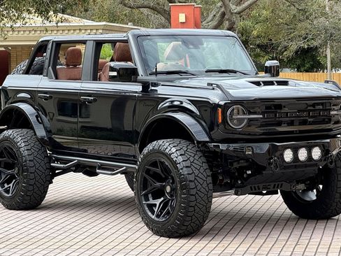 Used 2024 Ford Bronco Outer Banks AWD/4WD image 8