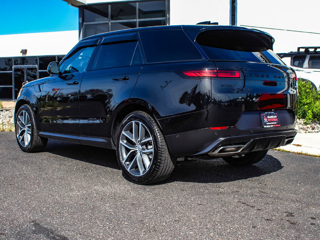 Used 2023 Land Rover Range Rover Sport SE AWD/4WD image 4