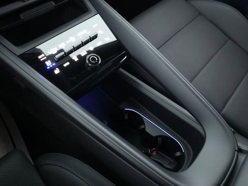 Used 2025 Porsche Macan Electric w/ Premium Package image 15