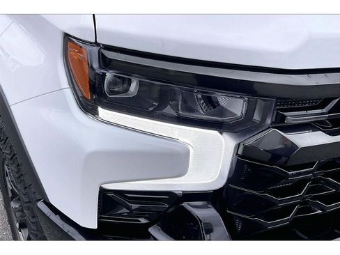 Used 2025 Chevrolet Silverado 1500 ZR2 w/ Technology Package image 29