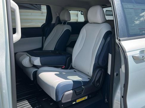 New 2026 Kia Carnival EX image 11