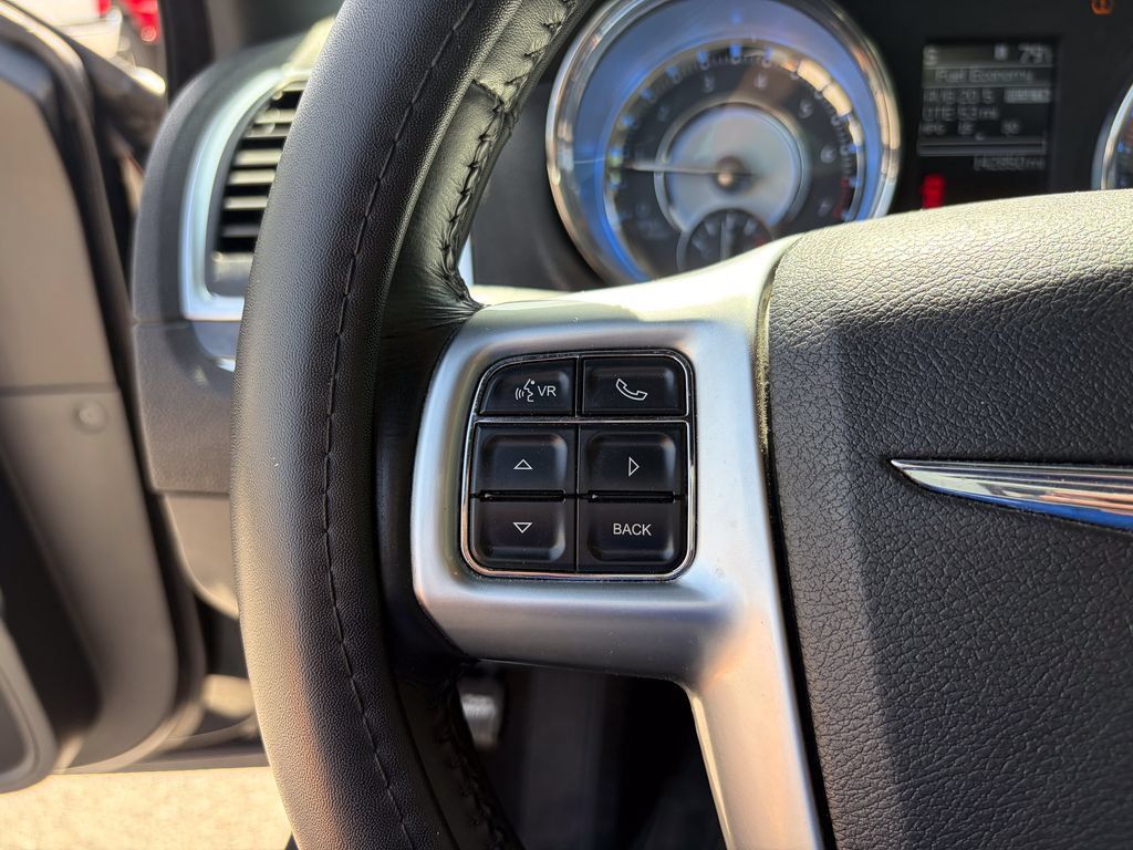 Used 2011 Chrysler 300 Limited RWD image 21
