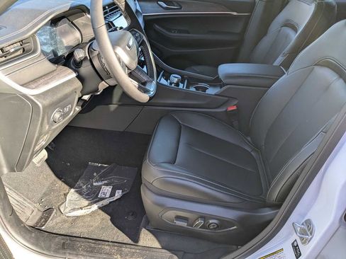 Certified 2025 Jeep Grand Cherokee L Limited w/ Trailer Tow Package image 12