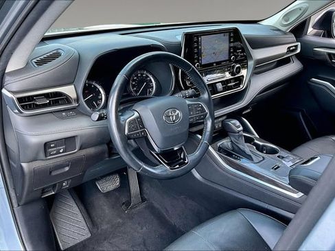 Used 2020 Toyota Highlander Limited FWD image 16