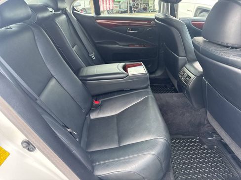 Used 2011 Lexus LS 460 w/ Luxury Value Edition RWD image 21
