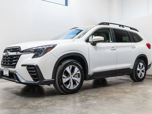 Used 2024 Subaru Ascent Premium w/ Convenience Package image 3