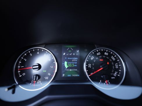 Used 2022 Toyota RAV4 XLE Premium image 22