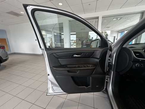 Used 2015 Chevrolet Traverse LT FWD image 10