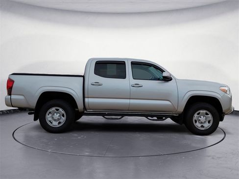 Used 2022 Toyota Tacoma SR image 6
