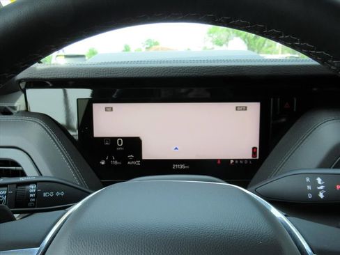 Used 2025 GMC Yukon Denali AWD/4WD image 25
