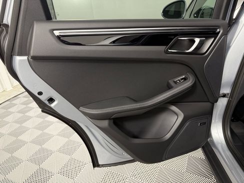 Certified 2025 Porsche Macan AWD/4WD image 30