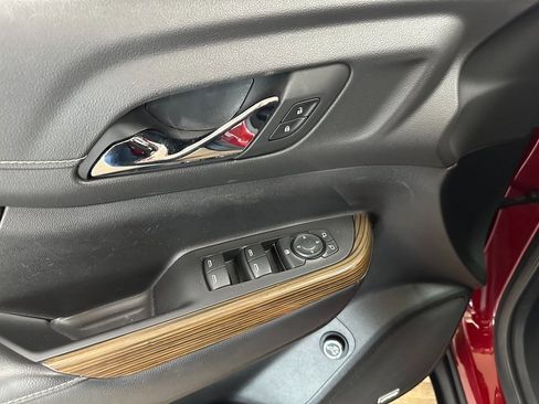 Used 2023 GMC Acadia SLE w/ Driver Convenience Package image 11