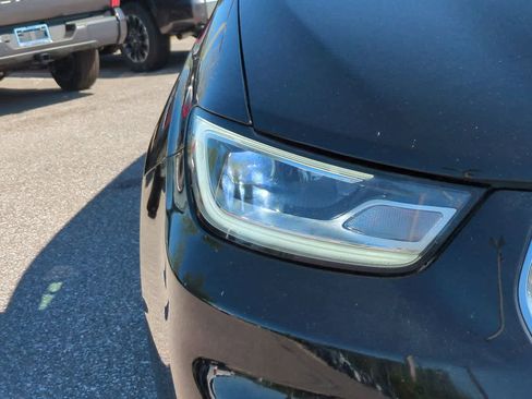 Used 2025 Chrysler Pacifica Select image 10