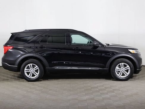 Used 2023 Ford Explorer XLT AWD/4WD image 17