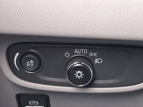 Used 2023 GMC Terrain SLE w/ Driver Convenience Package image 22