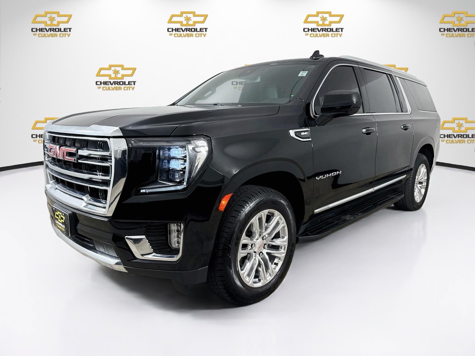 Used 2023 GMC Yukon XL SLT RWD image 3