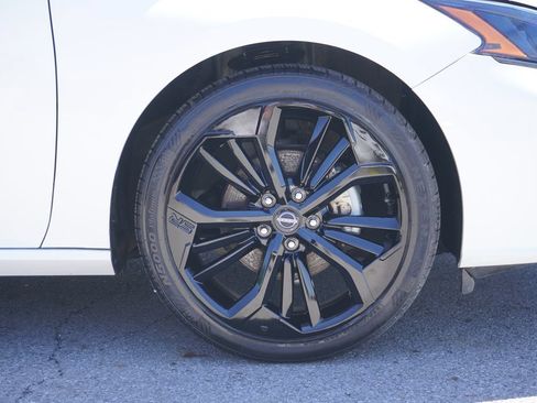 Used 2024 Nissan Altima 2.5 SR FWD image 13