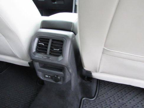 Used 2021 Volkswagen Tiguan SE R-Line image 31