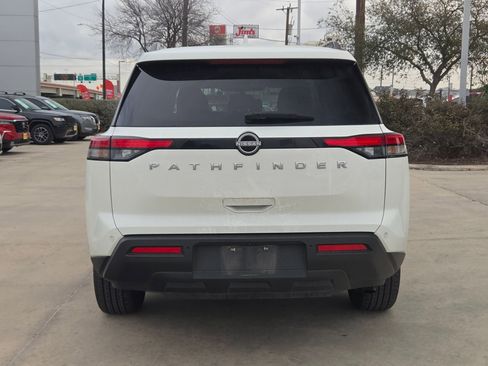 Used 2025 Nissan Pathfinder SV image 4