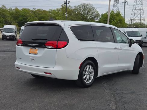 Certified 2023 Chrysler Voyager LX FWD image 12