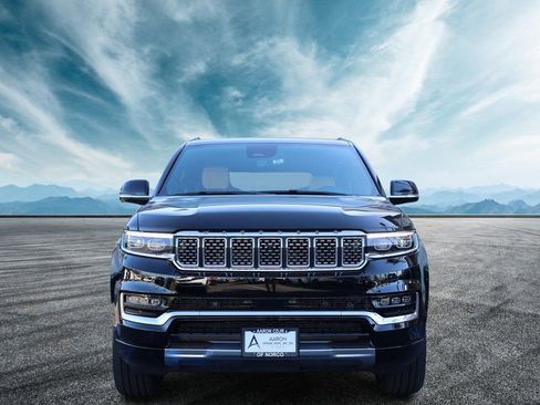 Used 2023 Jeep Grand Wagoneer Series III image 3